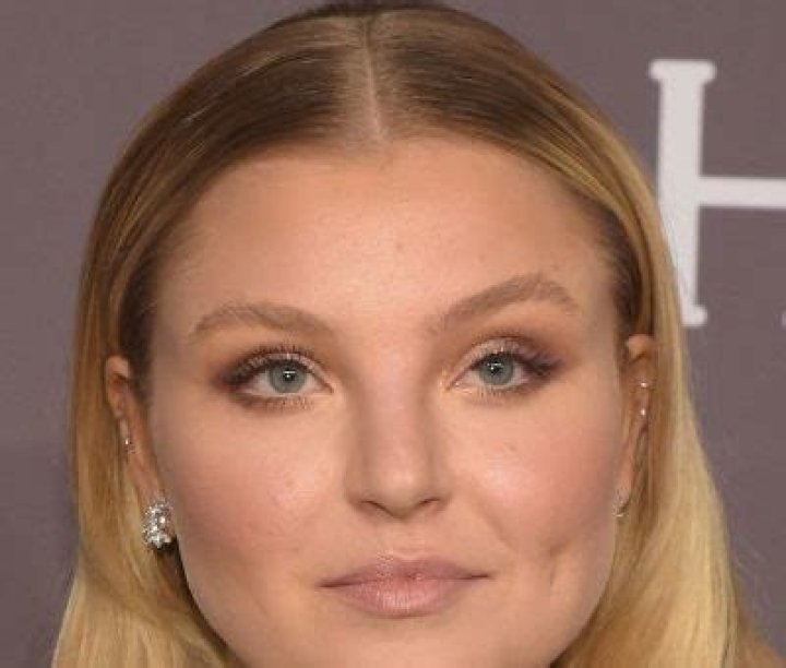 Rachel Hilbert- Age, Height, Boyfriend, Net Worth